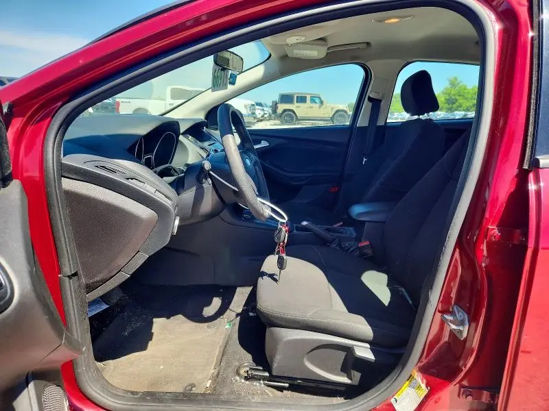 2017 FORD FOCUS SE  