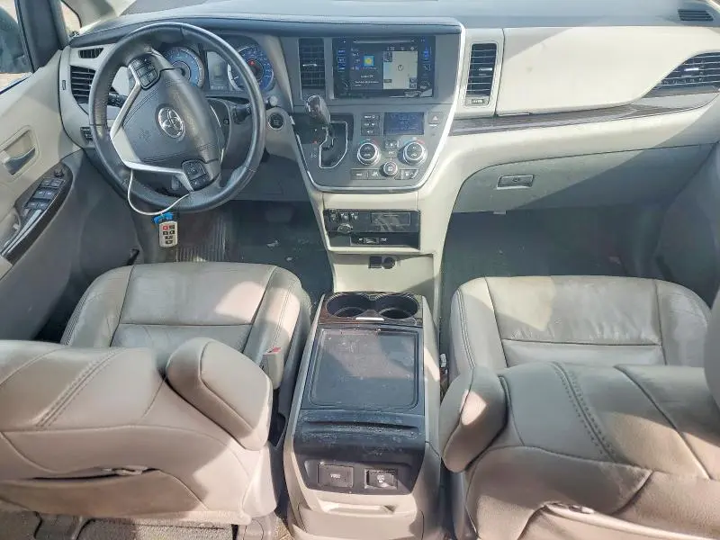 2017 TOYOTA SIENNA XLE PREMIUM 8-PASSENGER  