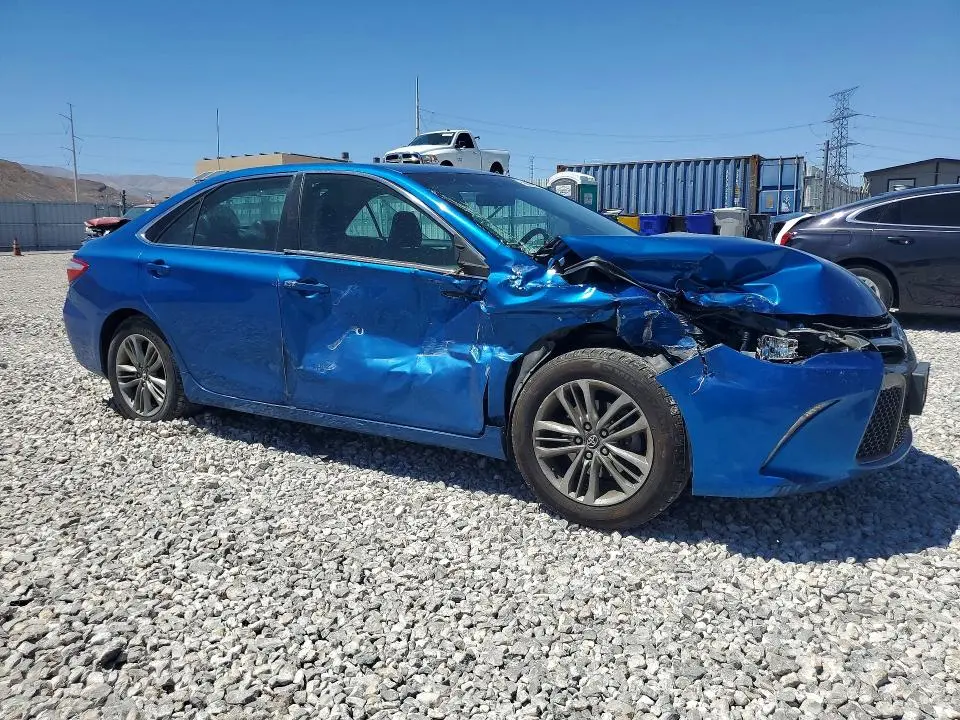 2017 TOYOTA CAMRY SE  