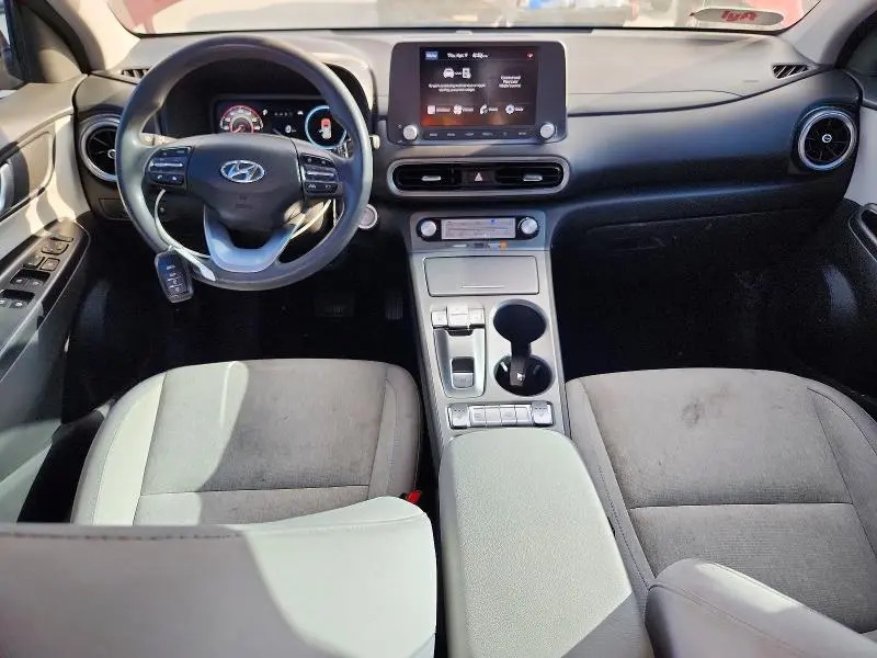 2023 HYUNDAI KONA SE  