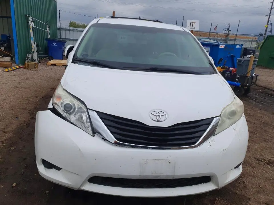 2014 TOYOTA SIENNA   