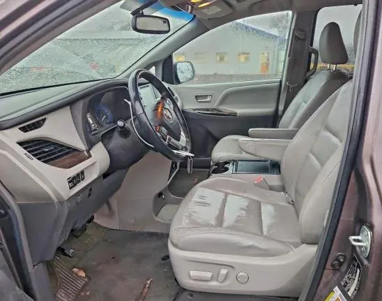 2015 TOYOTA SIENNA XLE  