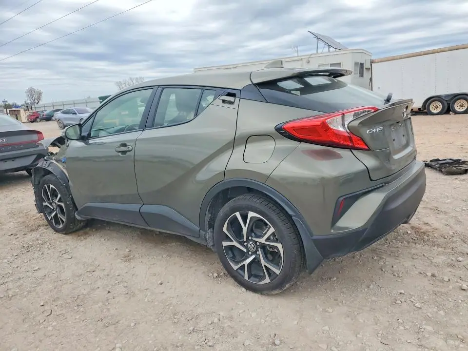 2021 TOYOTA C-HR XLE  