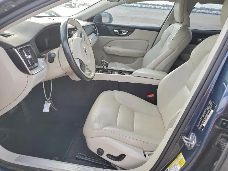 2020 VOLVO S60 T5 MOMENTUM  