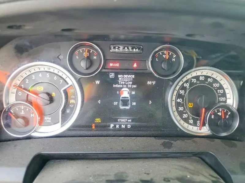 2017 RAM 1500 SLT  