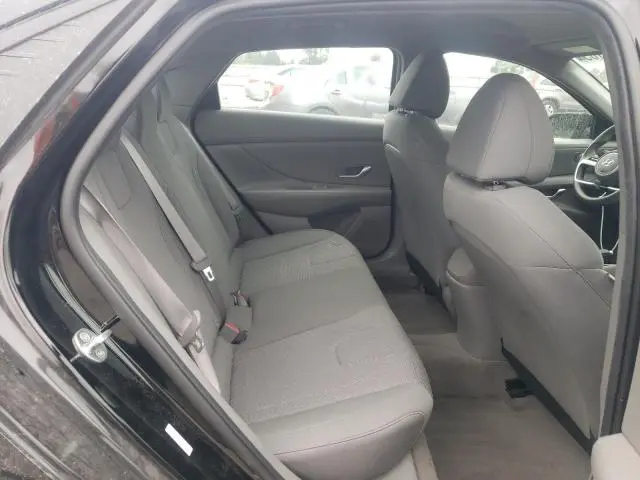 2022 HYUNDAI ELANTRA SE  