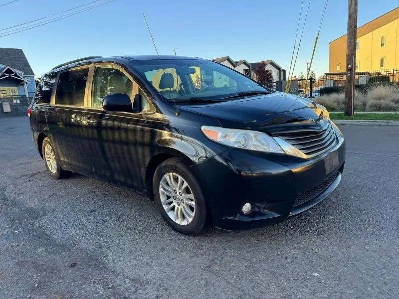 2014 TOYOTA SIENNA XLE 8-PASSENGER  