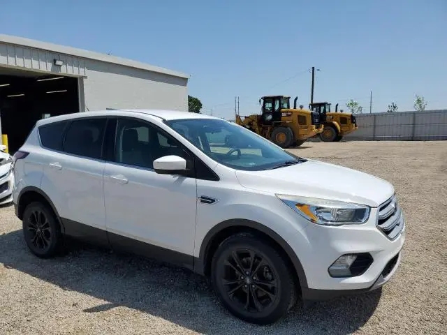 2017 FORD ESCAPE SE  
