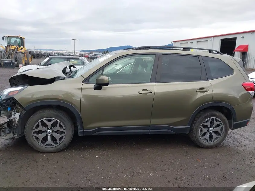 2022 SUBARU FORESTER PREMIUM