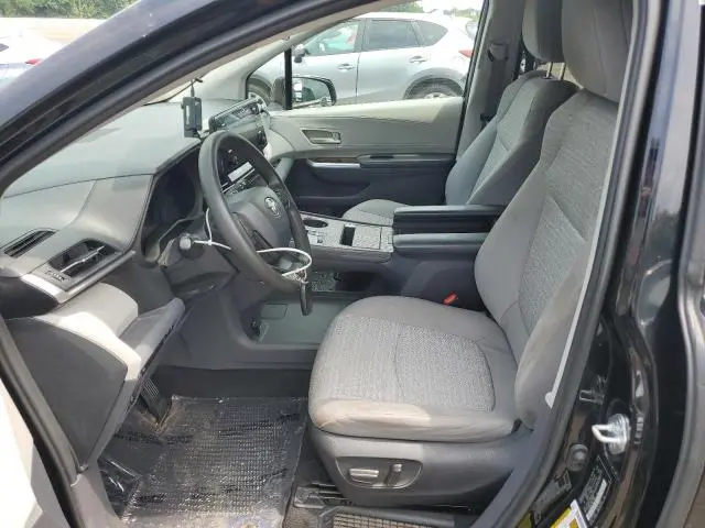 2022 TOYOTA SIENNA LE  
