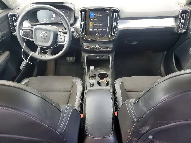 2020 VOLVO XC40 T5 MOMENTUM  