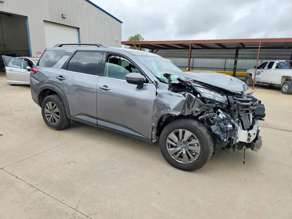 2025 NISSAN PATHFINDER SV  