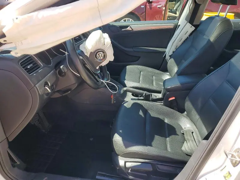 2015 VOLKSWAGEN JETTA SE  