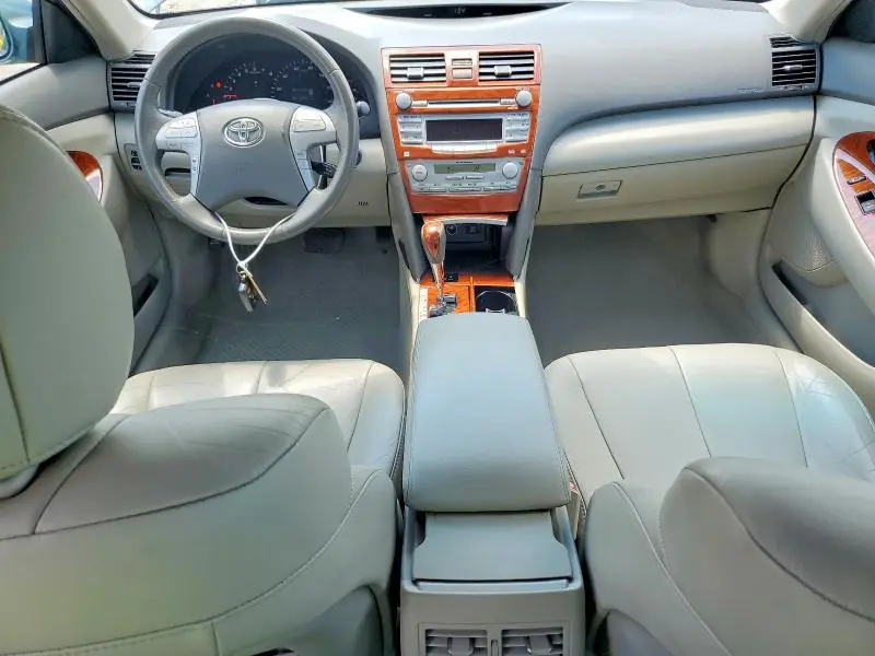 2011 TOYOTA CAMRY XLE  