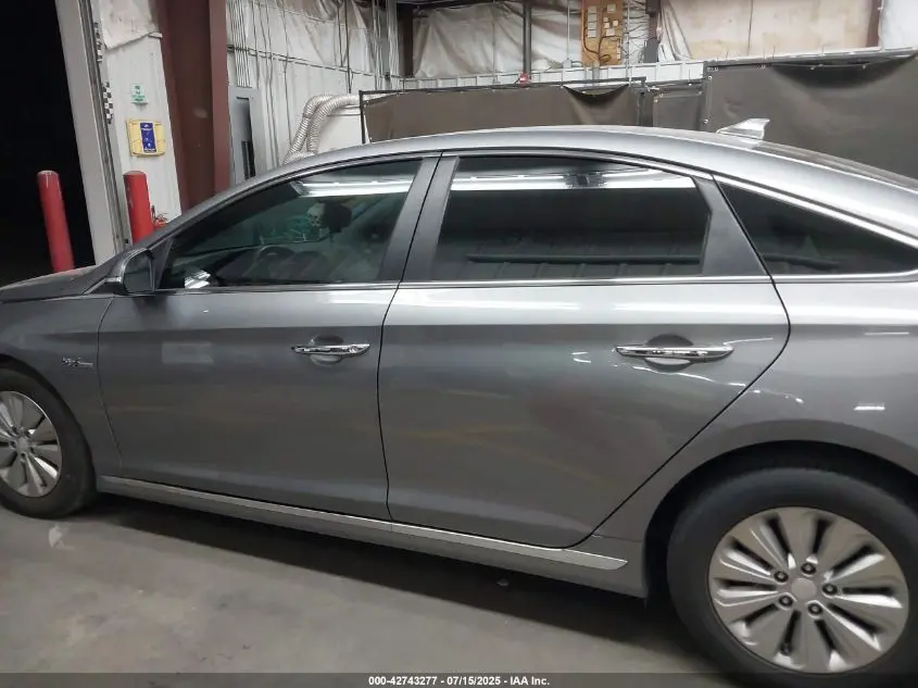 2017 HYUNDAI SONATA HYBRID SE