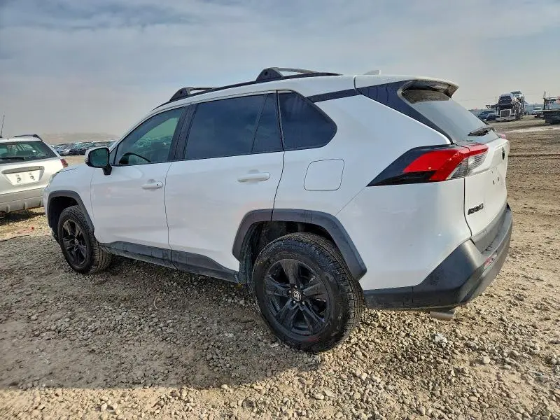 2022 TOYOTA RAV4 XLE  