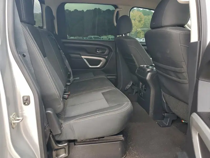 2018 NISSAN TITAN SV  