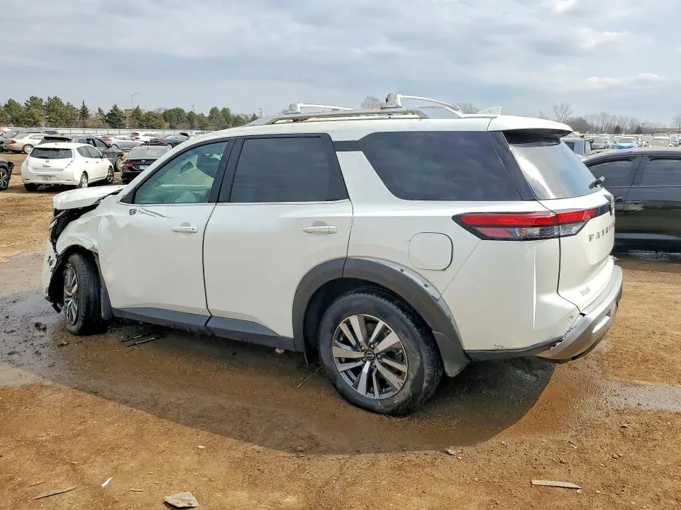 2024 NISSAN PATHFINDER SL  