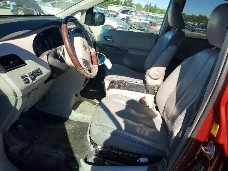 2011 TOYOTA SIENNA LIMITED 7-PASSENGER  