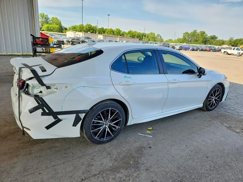 2022 TOYOTA CAMRY SE  