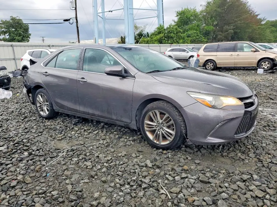 2016 TOYOTA CAMRY SE  