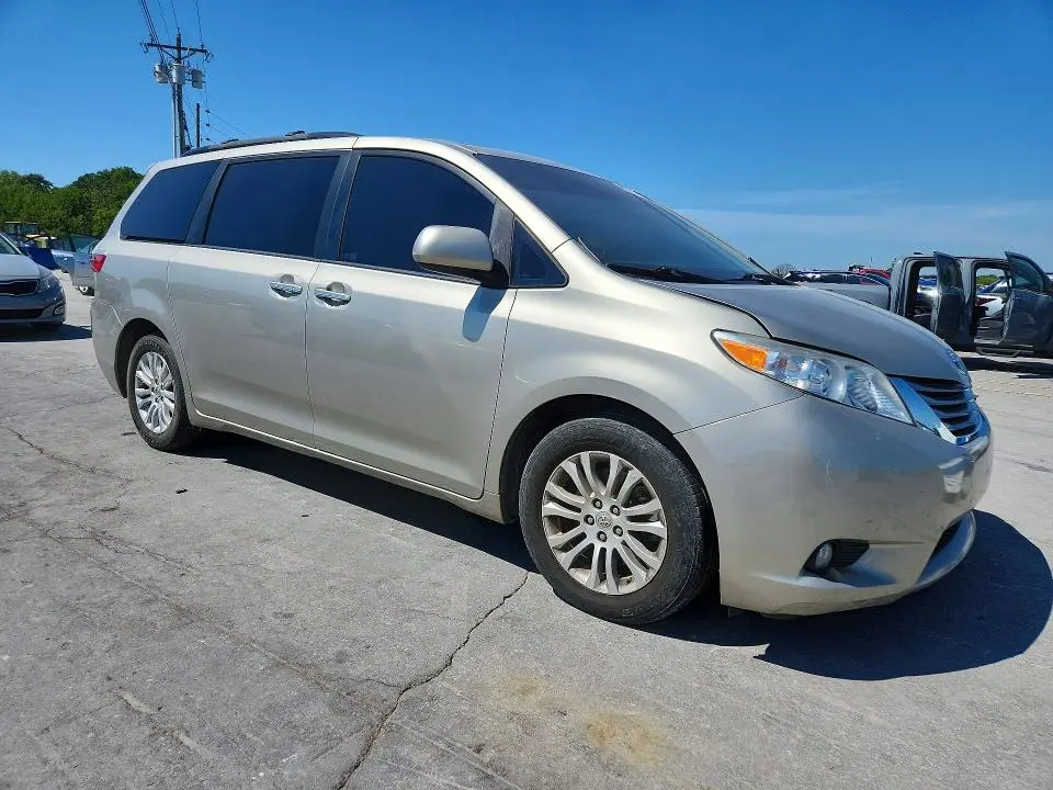 2015 TOYOTA SIENNA XLE PREMIUM 8-PASSENGER  