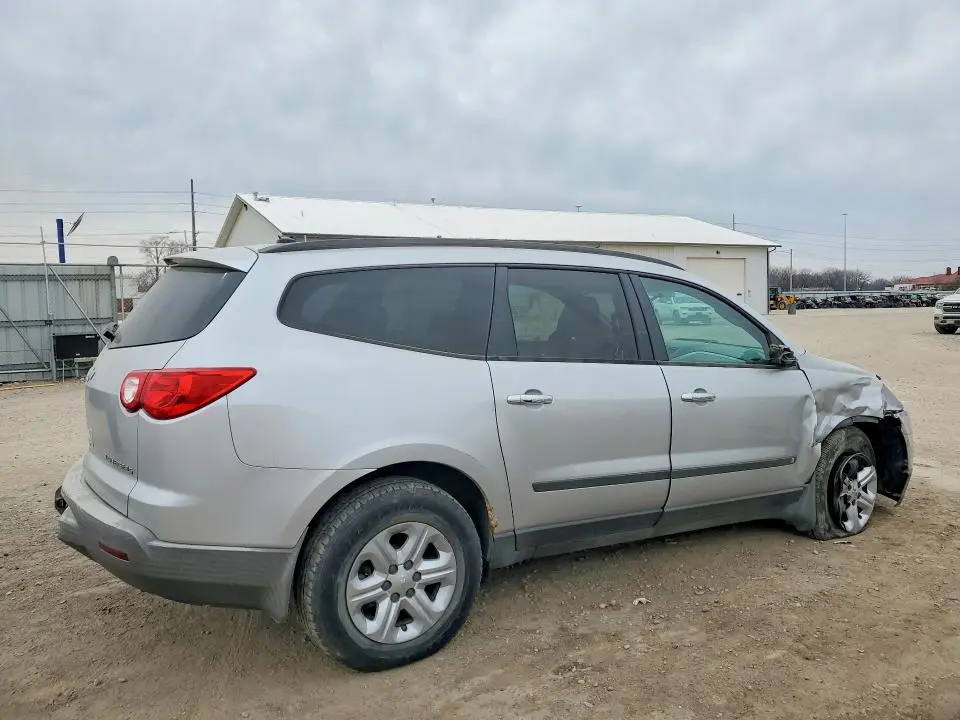 2010 CHEVROLET TRAVERSE LS  