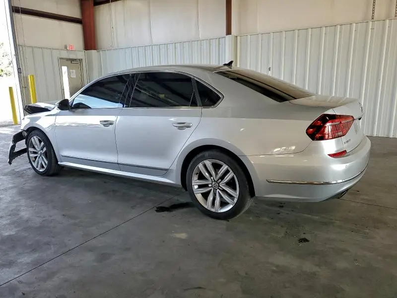 2017 VOLKSWAGEN PASSAT   