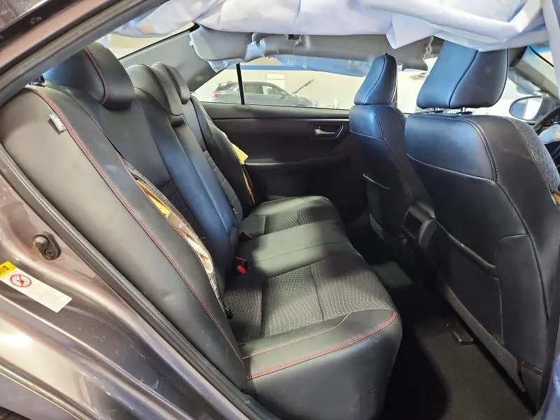 2015 TOYOTA CAMRY SE  