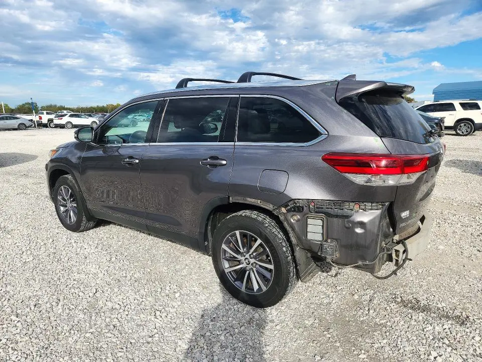 2019 TOYOTA HIGHLANDER XLE  