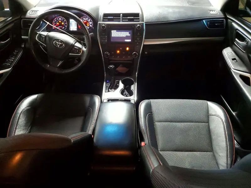 2017 TOYOTA CAMRY SE  