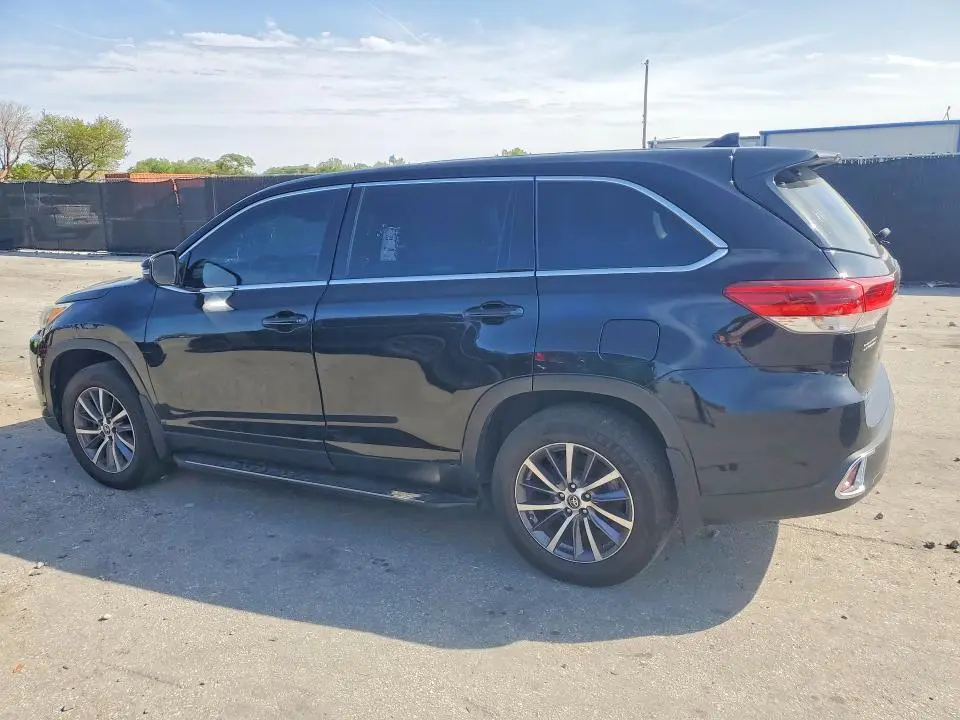 2019 TOYOTA HIGHLANDER LE PLUS  