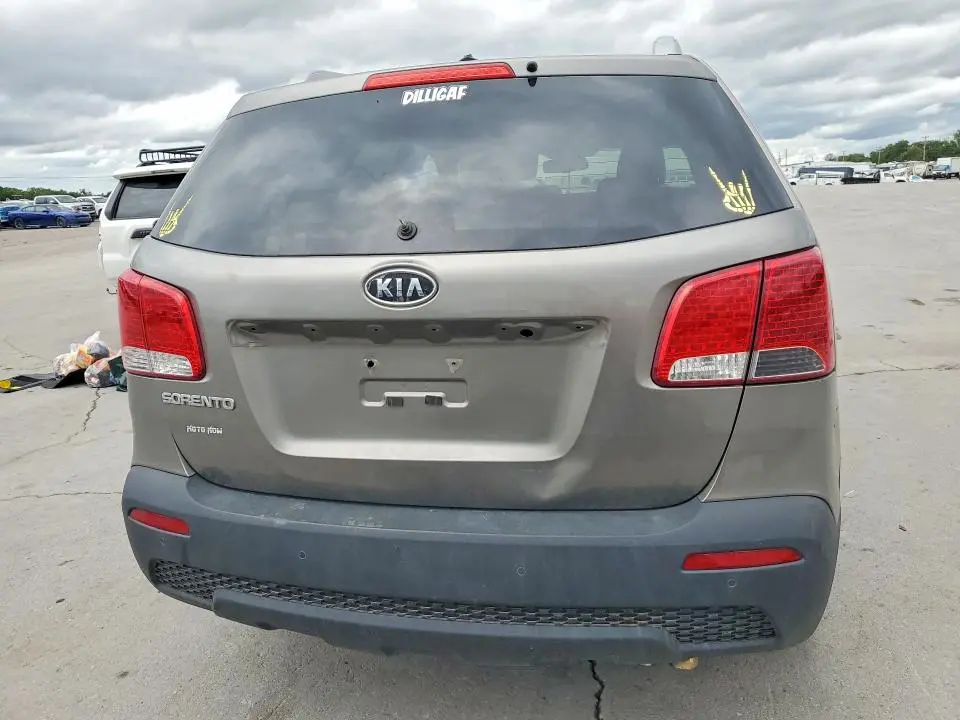 2013 KIA SORENTO LX  