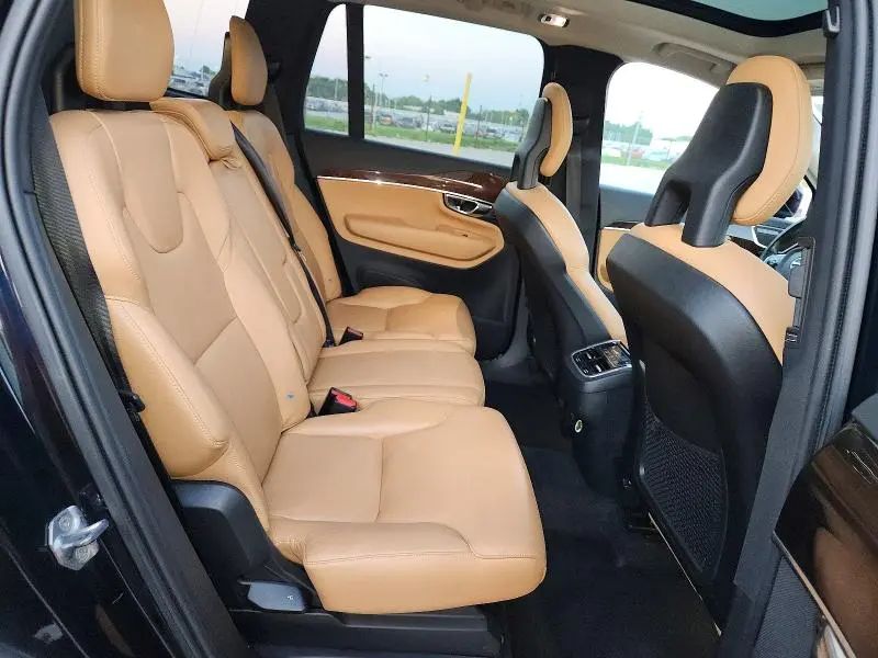 2016 VOLVO XC90 T6  