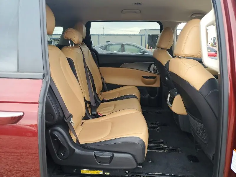 2024 KIA CARNIVAL LX  