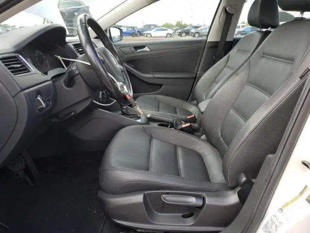 2011 VOLKSWAGEN JETTA SE  