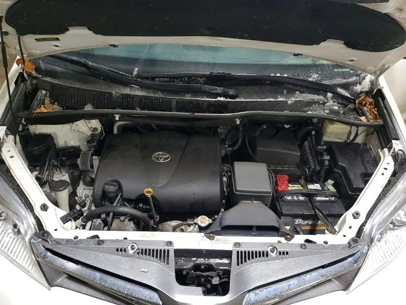 2019 TOYOTA SIENNA XLE  