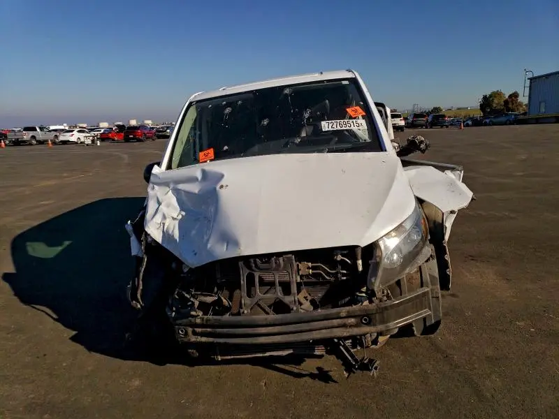 2017 MERCEDES-BENZ METRIS   