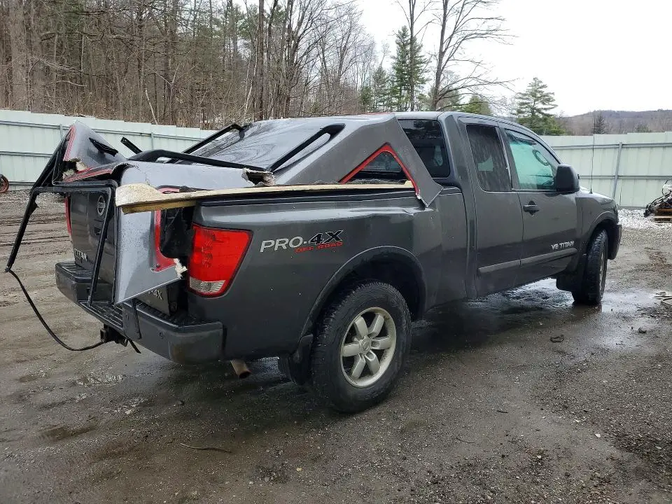 2011 NISSAN TITAN SV  