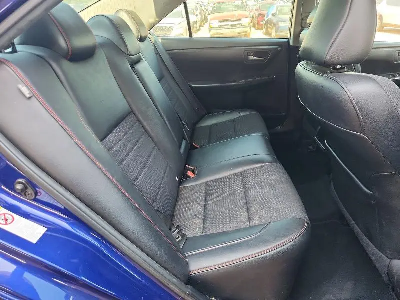 2015 TOYOTA CAMRY SE  