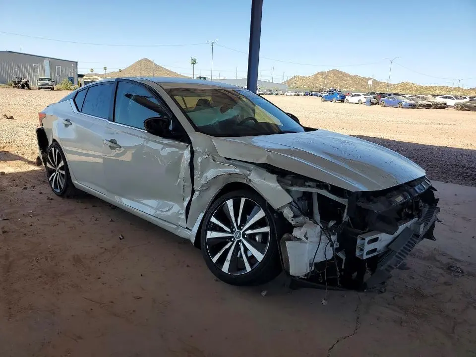 2022 NISSAN ALTIMA SR  