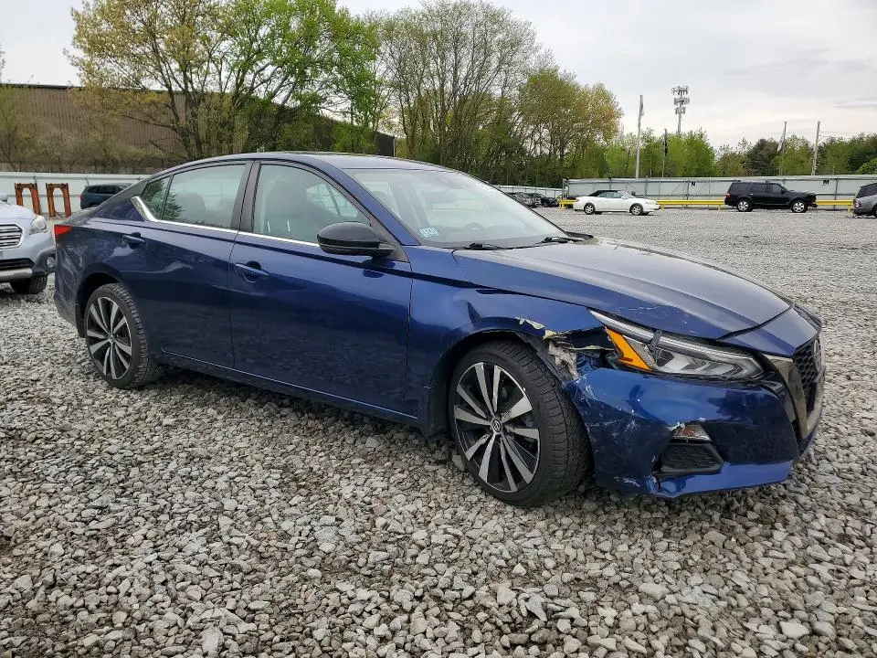 2021 NISSAN ALTIMA SR  