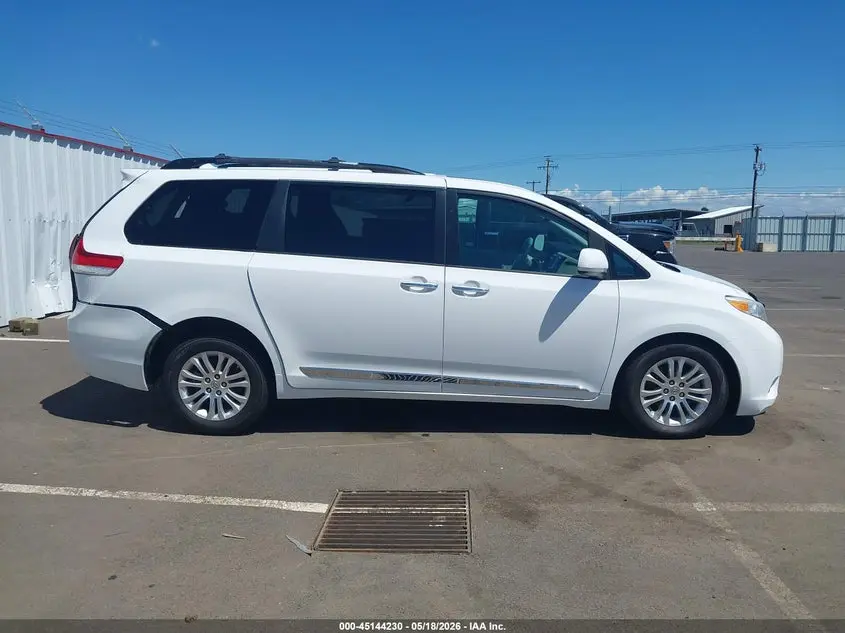 2012 TOYOTA SIENNA XLE V6 8 PASSENGER
