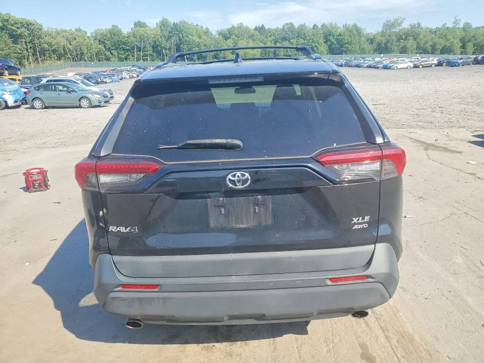 2019 TOYOTA RAV4 XLE  