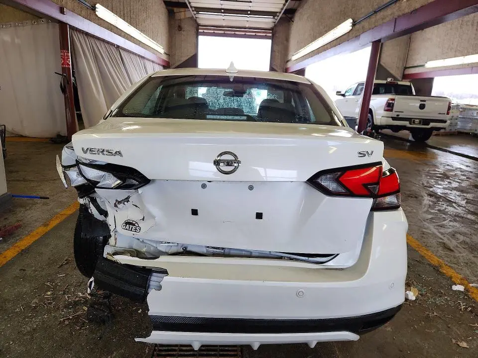 2021 NISSAN VERSA SV  