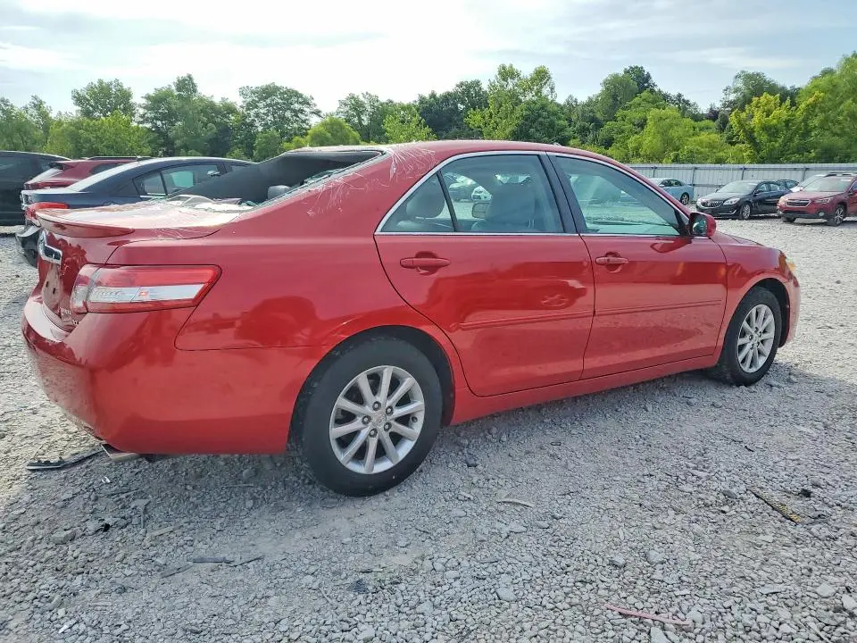 2011 TOYOTA CAMRY XLE V6  