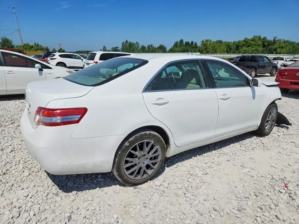 2011 TOYOTA CAMRY LE  