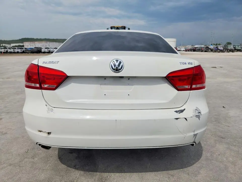 2015 VOLKSWAGEN PASSAT SE  