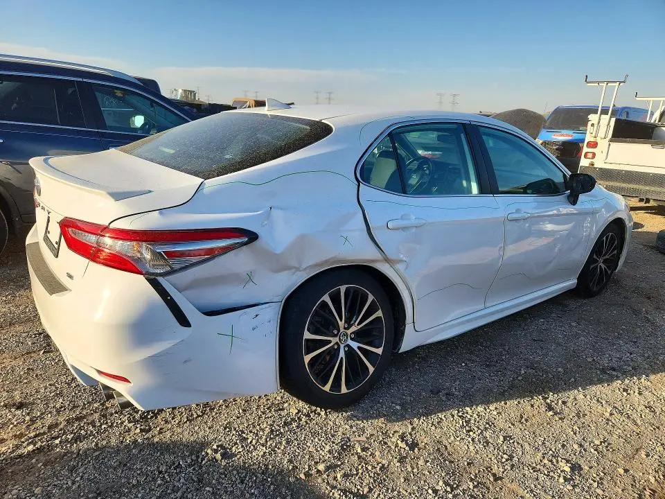 2019 TOYOTA CAMRY SE  