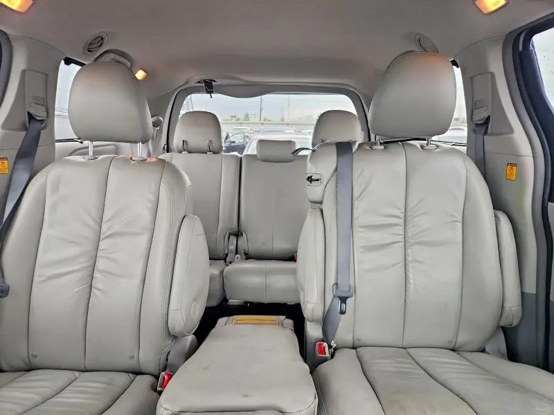2012 TOYOTA SIENNA LE  
